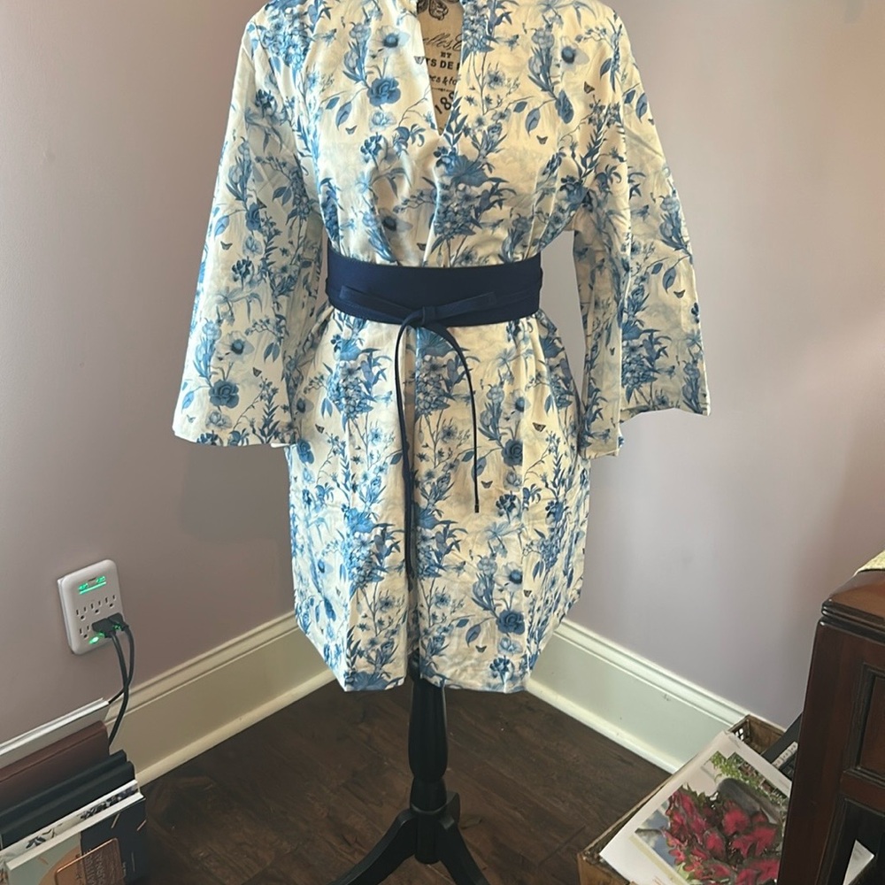 XS-Blue and White Floral Mini Dress with 3/4 Sleeves-belt not included - Picture 3 of 7